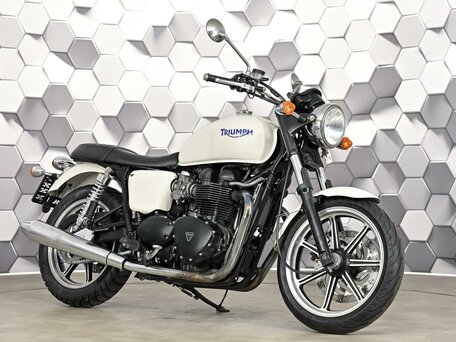 2009 Triumph Bonneville, белый, 547000 рублей, вид 1