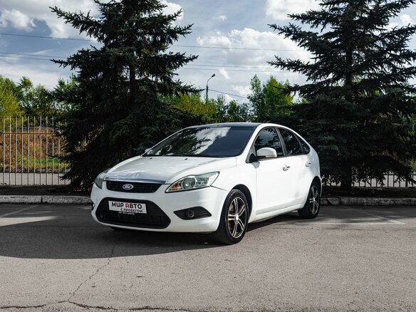 2009 Ford Focus II Рестайлинг, белый - вид 2