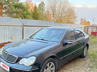 2001 Mercedes-Benz C-Класс 240 II (W203), чёрный, 400000 рублей, вид 1