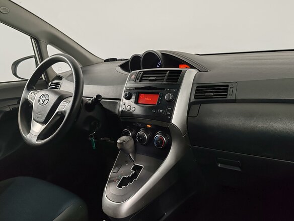 2013 Toyota Verso I Рестайлинг, белый, 1175000 рублей - вид 17