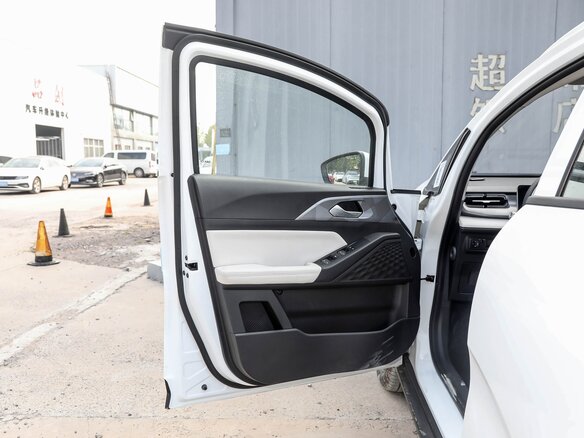 2026 Geely Geometry E 39.4 kWh, белый, 1957007 рублей - вид 25