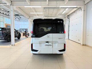 2017 Honda Stepwgn Spada V, белый, 2049000 рублей, вид 5