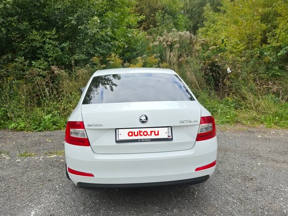 2015 Skoda Octavia III (A7), белый, 1600000 рублей - вид 9