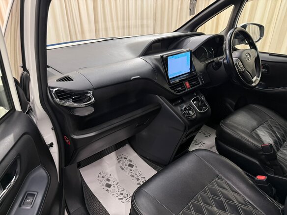 2015 Toyota Voxy III (R80), белый, 1699000 рублей - вид 12