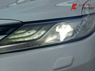 2020 Toyota Camry VIII (XV70), белый, 2600000 рублей, вид 3
