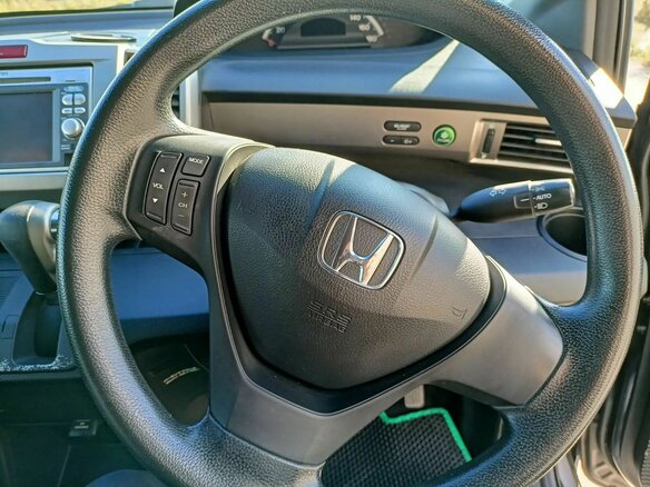 2013 Honda Freed Spike I Рестайлинг, серый - вид 4