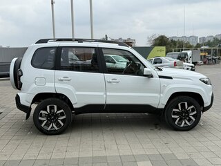 2026 Lada (ВАЗ) Niva Travel I Рестайлинг, белый, 1814000 рублей, вид 4