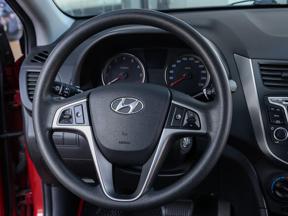 2016 Hyundai Solaris I Рестайлинг, красный, 998000 рублей - вид 16