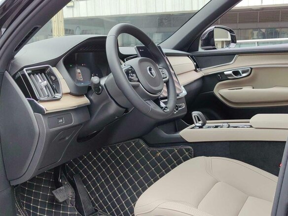 2026 Volvo XC90 B5 II Рестайлинг 2, чёрный, 8200000 рублей - вид 13