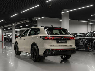 2026 Volkswagen Tiguan L Pro III (China Market), серый, 5190000 рублей, вид 4