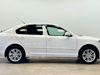 2010 Skoda Octavia II (A5) Рестайлинг, белый, 490000 рублей, вид 5