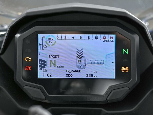 2025 Kawasaki Ninja 7, серебристый, 869000 рублей - вид 8