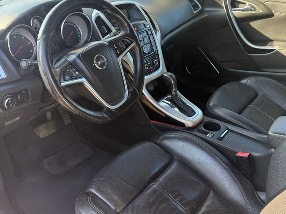 2012 Opel Astra GTC J Рестайлинг, белый, 800000 рублей - вид 7