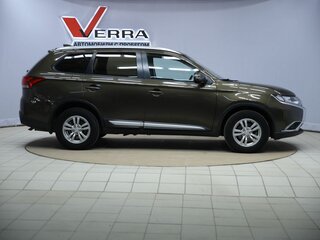 2018 Mitsubishi Outlander III Рестайлинг 3, коричневый, 1900000 рублей, вид 4