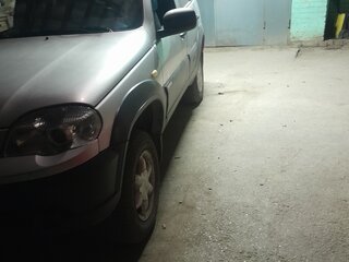 2012 Chevrolet Niva I Рестайлинг, серебристый, 420000 рублей, вид 4