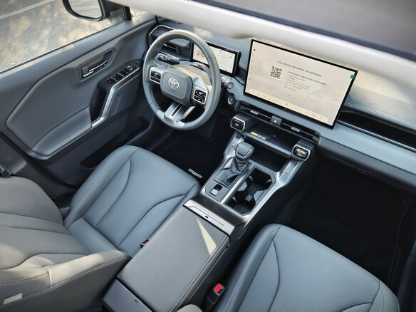 2026 Toyota RAV4 VI (XA60), чёрный - вид 18