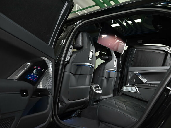 2023 BMW 7 серии M760e xDrive VII (G70), чёрный, 24000000 рублей - вид 14