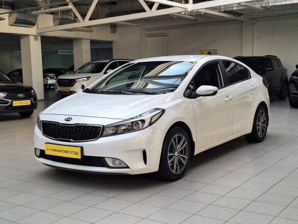 2019 Kia Cerato III Рестайлинг (Classic), белый, 1430000 рублей - вид 2