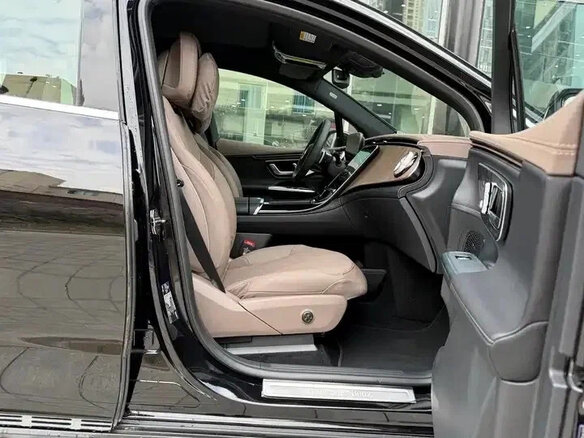 2025 Mercedes-Benz EQE 500, чёрный - вид 10