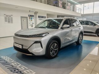 2026 Geely EX5 Гибрид EM-R, серебристый, 3829990 рублей, вид 3