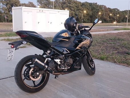 2019 Kawasaki Ninja 400, чёрный, 580000 рублей, вид 4