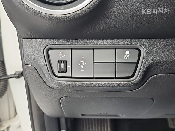 2023 Kia K3 II Рестайлинг, белый, 1650000 рублей - вид 11