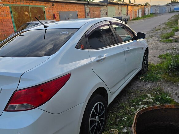 2016 Hyundai Solaris I Рестайлинг, белый, 750000 рублей - вид 4