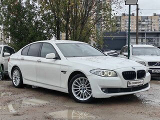 2011 BMW 5 серии 530d xDrive VI (F10/F11/F07), белый, 1519000 рублей, вид 3