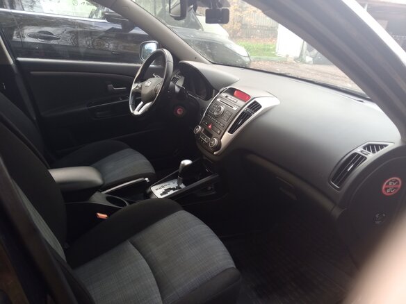 2010 Kia Ceed I Рестайлинг, чёрный, 700000 рублей - вид 4