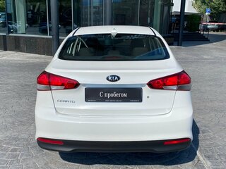 2019 Kia Cerato III Рестайлинг (Classic), белый, 1619000 рублей, вид 4