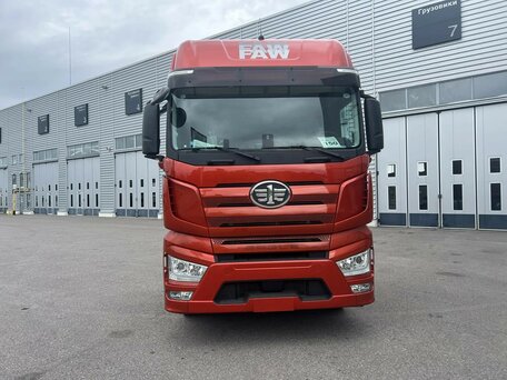 2024 FAW J7, красный, 9900000 рублей, вид 2