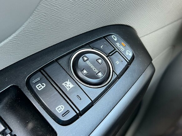 2017 Kia Carnival III, чёрный, 2290000 рублей - вид 17