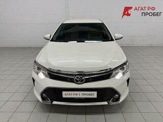 2017 Toyota Camry VII (XV50) Рестайлинг, белый, 2520000 рублей, вид 2