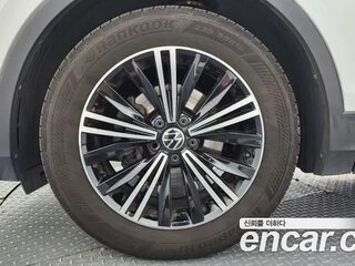 2022 Volkswagen Tiguan Allspace II Рестайлинг, белый, 3010530 рублей, вид 5