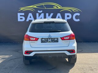 2018 Mitsubishi Outlander Sport I Рестайлинг 2, белый, 1620000 рублей, вид 4