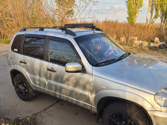 2013 Chevrolet Niva I Рестайлинг, серебристый, 630000 рублей - вид 3