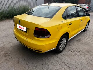2019 Volkswagen Polo V Рестайлинг, жёлтый, 590000 рублей, вид 4