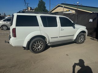 2011 Nissan Pathfinder III Рестайлинг, белый, 1600000 рублей, вид 3