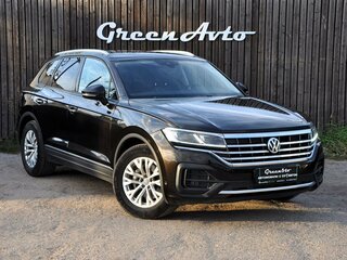 2020 Volkswagen Touareg III, коричневый, 4650000 рублей, вид 2