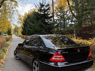 2005 Mercedes-Benz C-Класс 230 II (W203) Рестайлинг, чёрный, 770000 рублей, вид 4