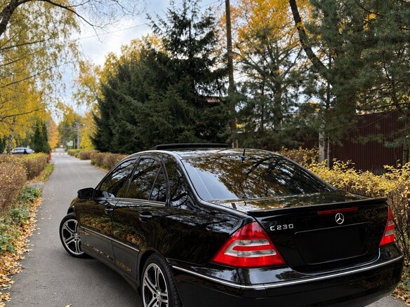 2005 Mercedes-Benz C-Класс 230 II (W203) Рестайлинг, чёрный, 770000 рублей - вид 3