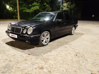 1998 Mercedes-Benz E-Класс 240 II (W210, S210), чёрный, 320000 рублей, вид 3