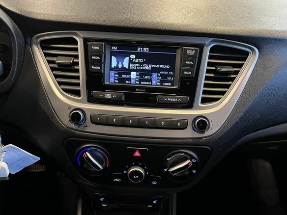 2022 Hyundai Solaris II Рестайлинг, белый, 1549000 рублей - вид 12