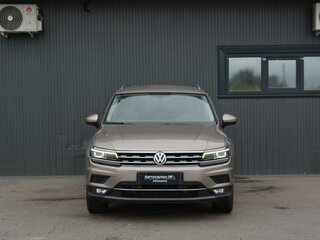 2018 Volkswagen Tiguan II, бежевый, 2549888 рублей, вид 3