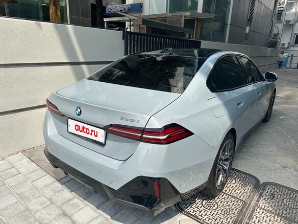 2026 BMW 5 серии 523d VIII (G60/G61/G68), серебристый - вид 3