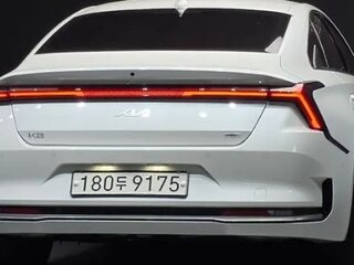 2025 Kia Carnival IV Рестайлинг, белый, 5047884 рублей, вид 4