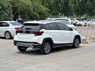 2022 Toyota Yaris L X XP150 Рестайлинг, белый, 1343000 рублей, вид 3