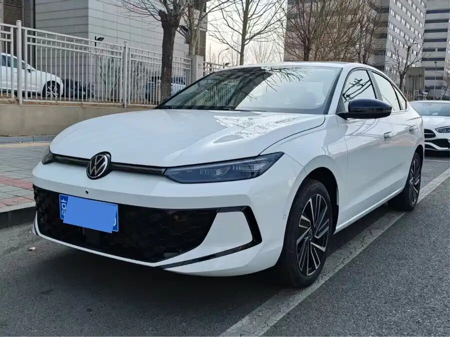 Открыть фотографии: Volkswagen Lavida IV