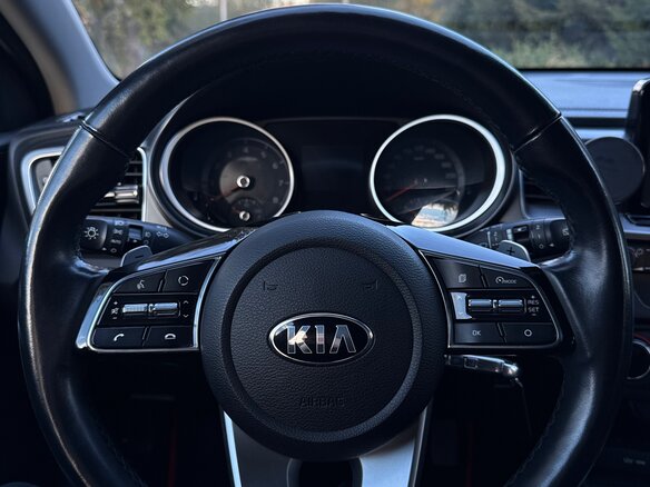 2018 Kia Ceed III, красный, 1560000 рублей - вид 12
