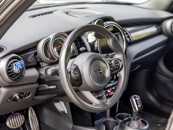 2020 Mini Hatch JCW III (F55/F56) Рестайлинг, серебристый, 2700000 рублей - вид 3